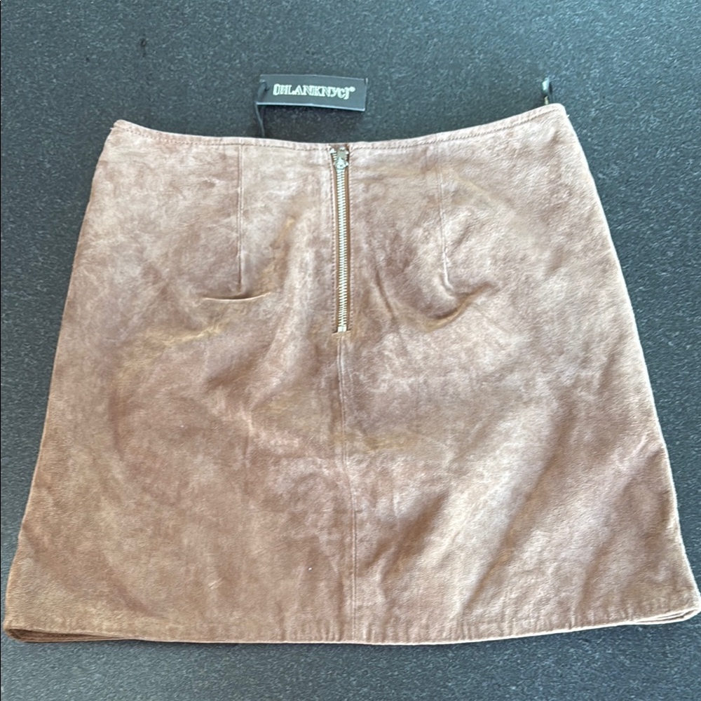 Blank NYC Women's Tan Suede skirt - Picture 3 of 6